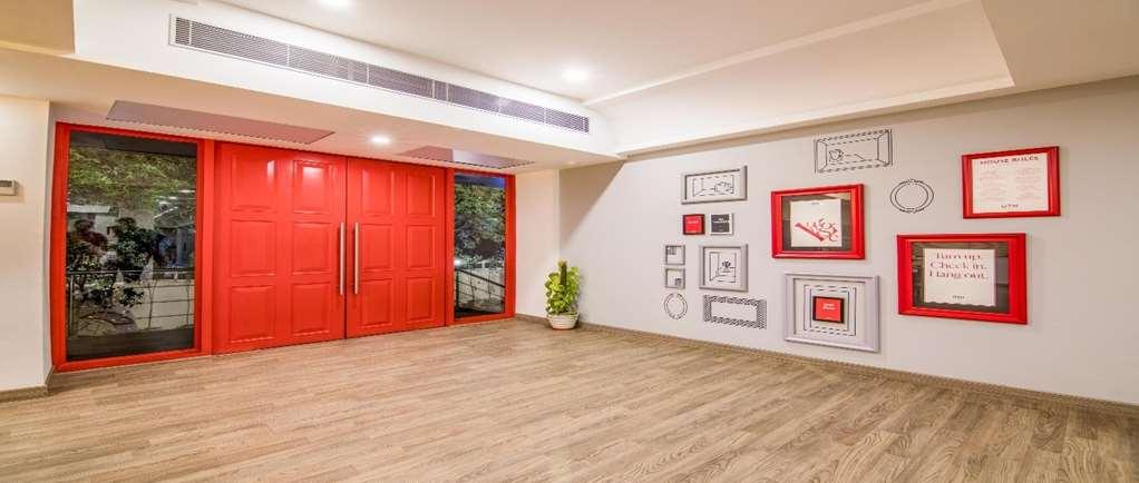 Oyo Townhouse 028 Corporate Suite Нойда Удобства фото